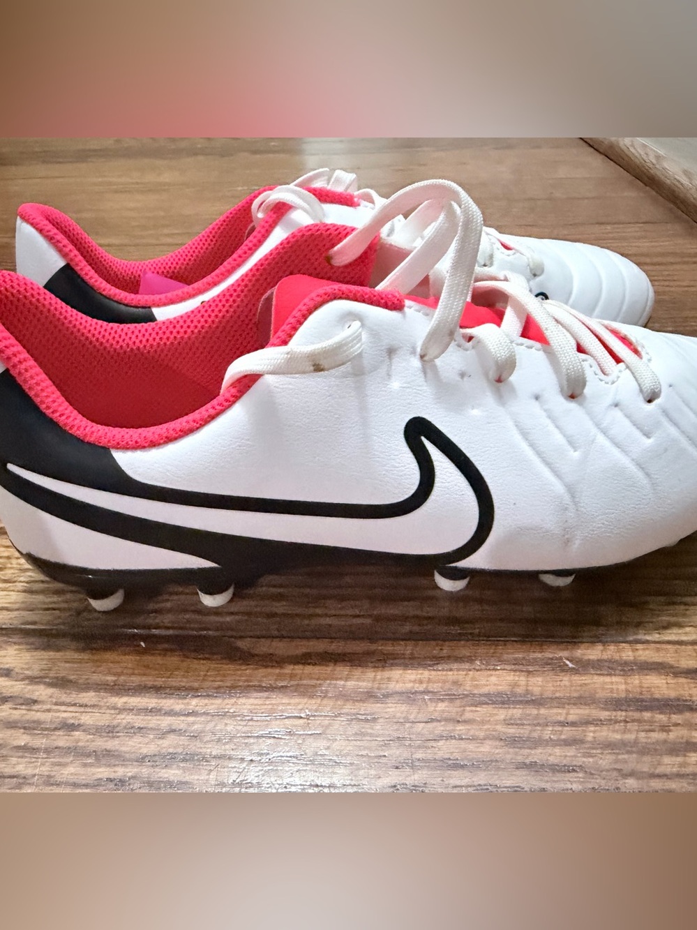 New Nike Kids White, Red & Black Soccer Cleats | size 3Y